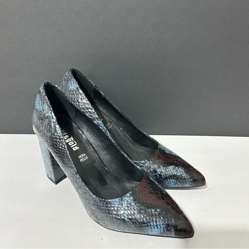 Italian Heeled Pumped Blue Black Snakeskin Print Vera Pelle Gold & Gold